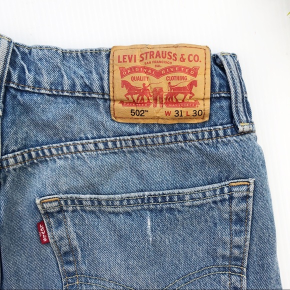 Levi’s 502 Light Wash Medium Rise Jeans - Picture 6 of 9